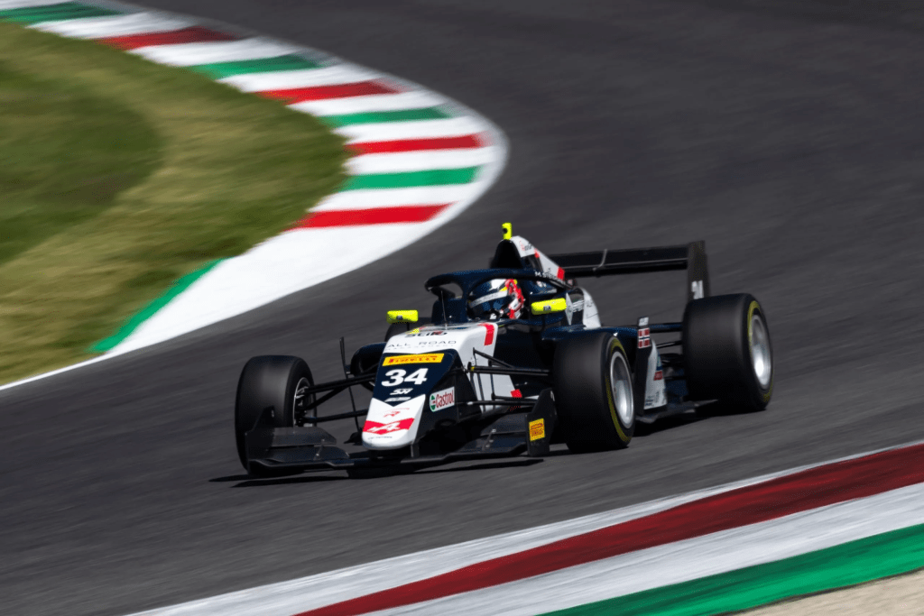 Martinius Stenshorne ha vinto gara-1 nel campionato europeo del Formula Regional al Mugello.