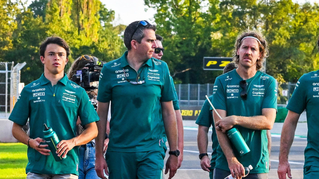 Vettel difende de Vries dopo il licenziamento