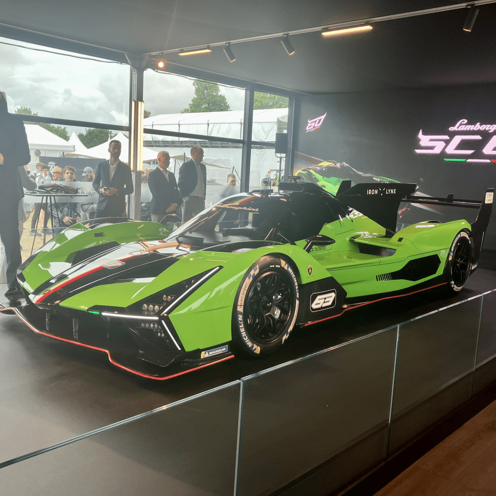 Lamborghini Squadra Corse ha presentato ufficialmente l'LMDh che debutterà in IMSA e nel WEC dalla prossima stagione.