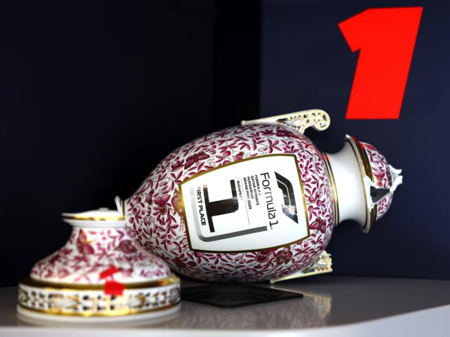 Il pilota della McLaren ha scherzato sul fatto di non avere colpe nell'incidente post-gara. Lando Norris ha suggerito sfacciatamente che Max Verstappen fosse responsabile dei danni subiti dal trofeo del vincitore del Gran Premio d'Ungheria.