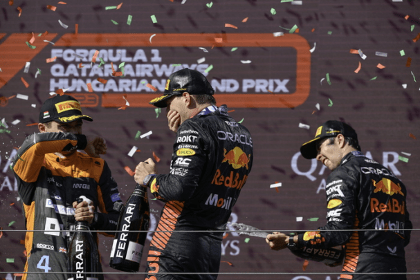 Il pilota della McLaren ha scherzato sul fatto di non avere colpe nell'incidente post-gara. Lando Norris ha suggerito sfacciatamente che Max Verstappen fosse responsabile dei danni subiti dal trofeo del vincitore del Gran Premio d'Ungheria.