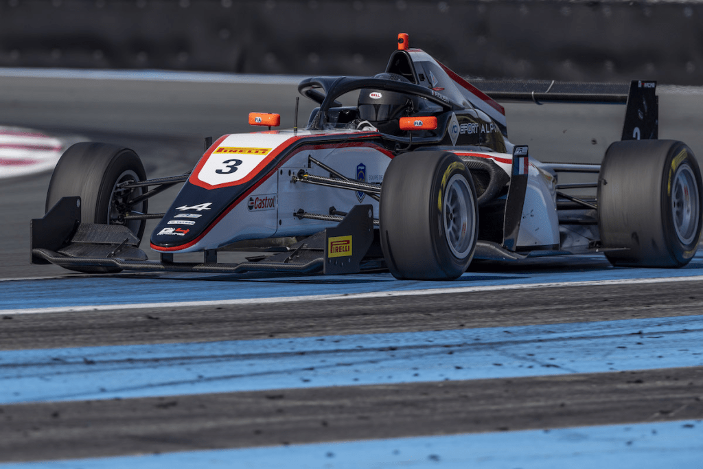 Alessandro Giusti di G4 Racing ha ottenuto la sua prima vittoria nel Formula Regional European Championship partendo dalla pole position al Paul Ricard.