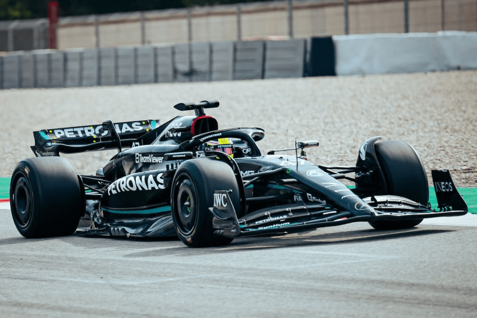 A Silverstone arrivano le nuove gomme Pirelli, necessarie per far fronte all’enorme carico già generato dalle vetture 2023. Seppur il fornitore crede che questo non cambierà i valori in campo, queste gomme possono aiutare qualcuno?