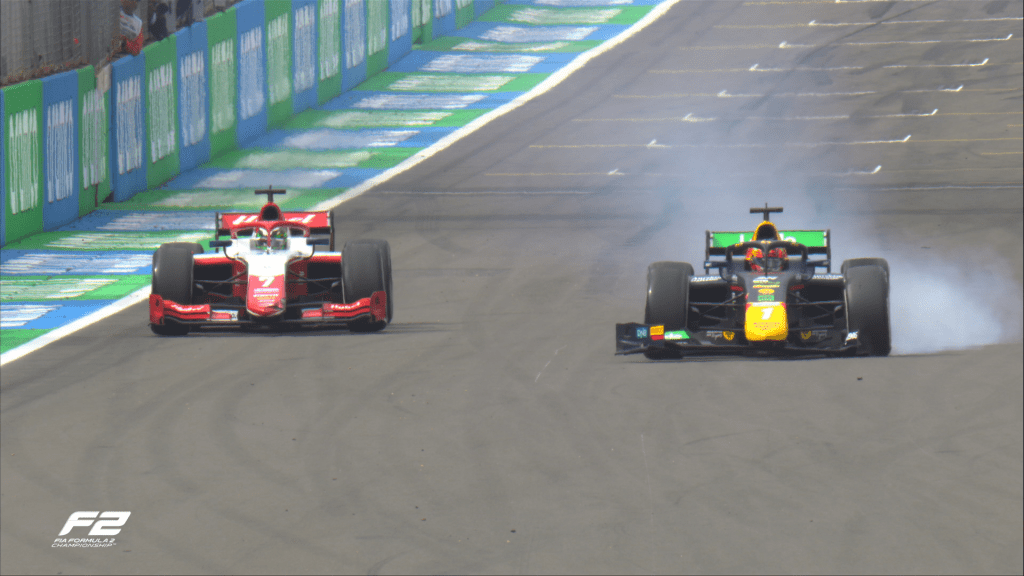 Victor Martins ha conquistato la prima vittoria in una gara ricca di azione a Silverstone. Il francese ha regalato la vittoria ad una ART..