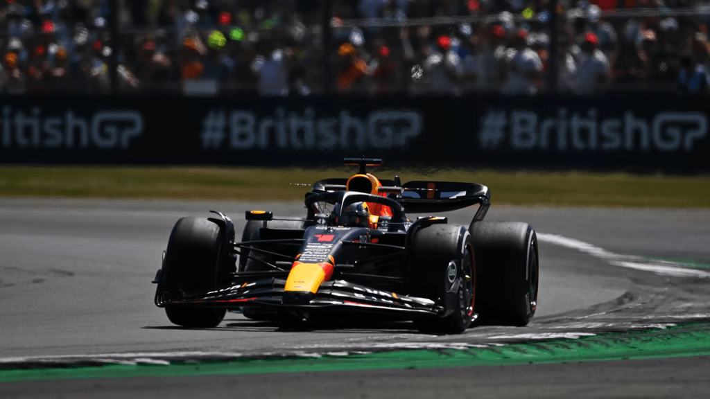 Sergio Pérez e Max Verstappen sono ormai due facce opposte della stessa medaglia. Mentre l'olandese accumula vittorie su vittorie, il messicano ha disputato cinque Gran Premi consecutivi senza entrare in Q3.
