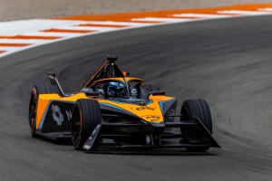 René Rast, il pilota in foto, lascerà il sedile McLaren a Sam Bird