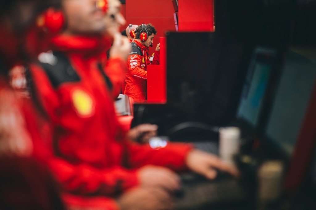 Il TP Ferrari punta alla Mercedes, ma per arrivarli servirà qualcosa di speciale. Vasseur vuole fare un passo avanti nelle prestazioni.
