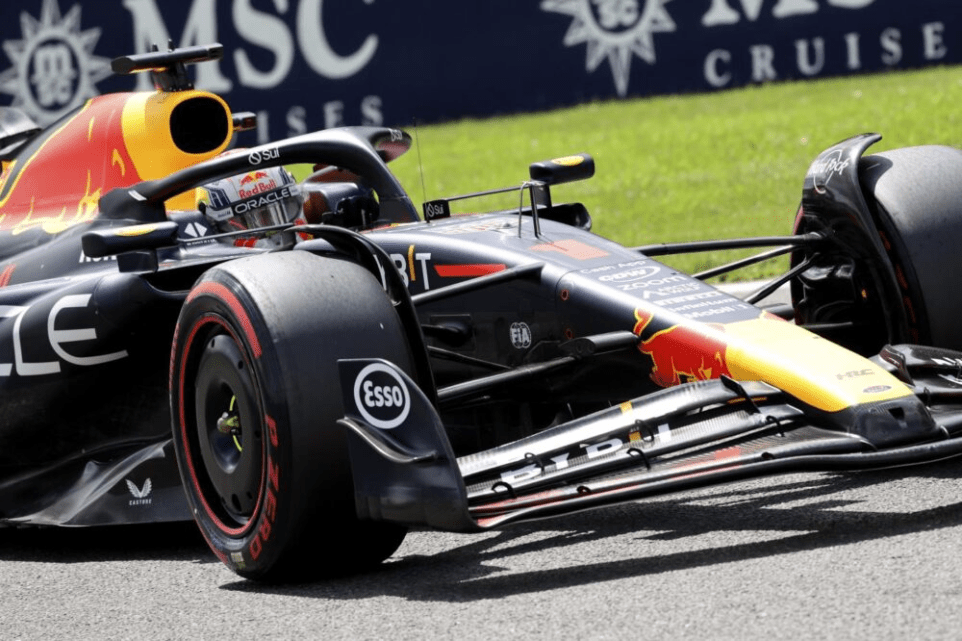 La stagione 2023 di Formula 1 ha un chiaro dominatore: Max Verstappen. L'olandese ha vinto dieci delle 12 gare finora disputate e ha dimostrato di non avere rivali.
