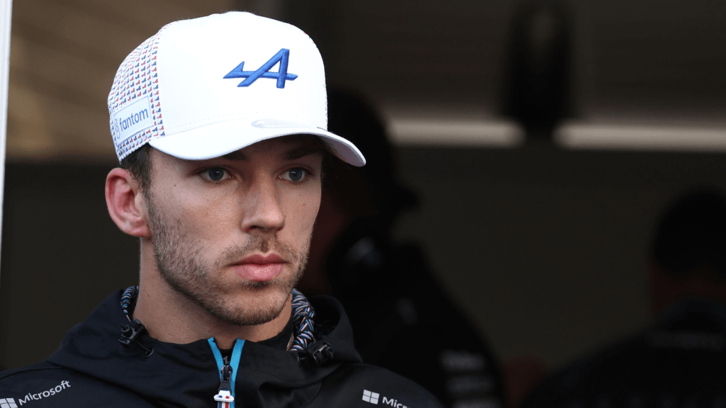 Pierre Gasly ritiene che Alpine non sia lontana da Aston Martin, Mercedes o Ferrari. Il francese, infatti, crede di essere a “due o tre decimi” dagli inseguitori della Red Bull e mette addirittura la A523 praticamente alla pari con la W14 in termini di gestione delle gomme.