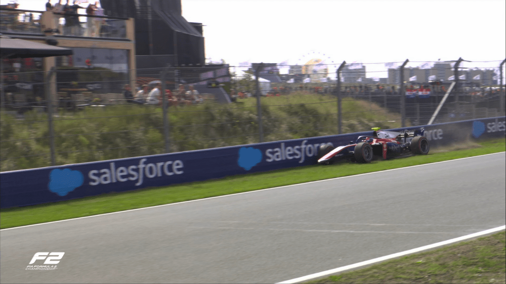 Jak Crawford ha ottenuto la sua prima Pole in Formula 2 in una qualifica condizionata da tre bandiere rosse durante la seconda metà della sessione.