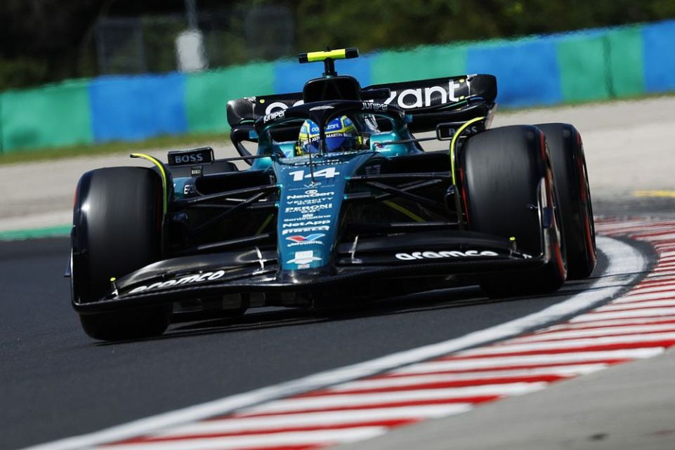 Dopo i duri commenti via radio di Fernando Alonso durante il GP del Giappone verso la propria squadra arriva la risposta del team principal Aston Martin : "Non sono segnali di frustrazione, Fernando è fatto così"