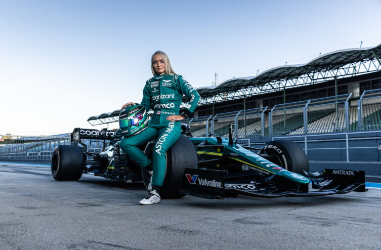 Passano gli anni ma l’idea che questo sport non sia per le donne è radicata nella mente di molti fan della Formula 1. Ma perché questo accade?