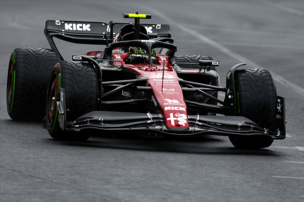 Il pilota di Formula 1 Zhou Guanyu insiste: un nuovo contratto con l’Alfa Romeo per il 2024 è “molto vicino” e restare nel team rimane la sua “priorità”.