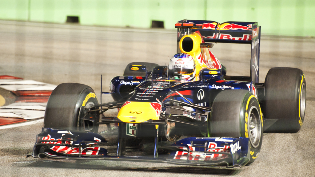 Vettel ha guidato la sua Red Bull RB7 vincitrice del titolo 2011 all'evento Red Bull di Formula Nurburgring lo scorso fine settimana utilizzando carburanti neutri in termini di anidride carbonica, qualcosa che ha fatto per altre corse dimostrative di auto d'epoca di F1 come parte della sua iniziativa "race without trace".