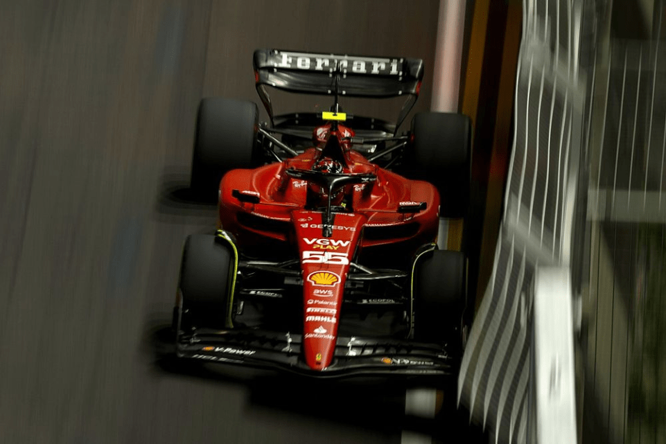 Il GP di Singapore è iniziato con una piacevole sorpresa per la Ferrari: 'doppietta' nelle Prove Libere 1 e 'doppietta' nelle Prove Libere 2. Dal canto suo, Carlos Sainz sottolinea che "è stato un venerdì positivo" in cui, fin dal primo giro della giornata, ha sentito che la macchina "funzionava bene".