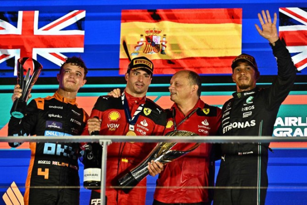 La Ferrari è diventata la prima squadra oltre alla Red Bull a vincere quest'anno con la vittoria di Carlos Sainz a Singapore.