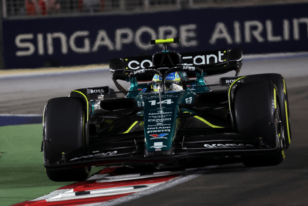 David Coulthard ha stimato che Fernando Alonso “ha dimostrato tutti i suoi 42 anni” dopo che lo spagnolo ha affrontato una gara difficile a Singapore.