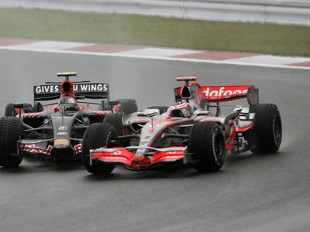 La Red Bull potrebbe vincere il titolo per la sesta volta, Leclerc potrebbe raggiungere i 1.000 punti e Hamilton potrebbe superare il totale di giri percorsi di Raikkonen. Ecco i traguardi e i record che potrebbero essere battuti al Gran Premio del Giappone 2023