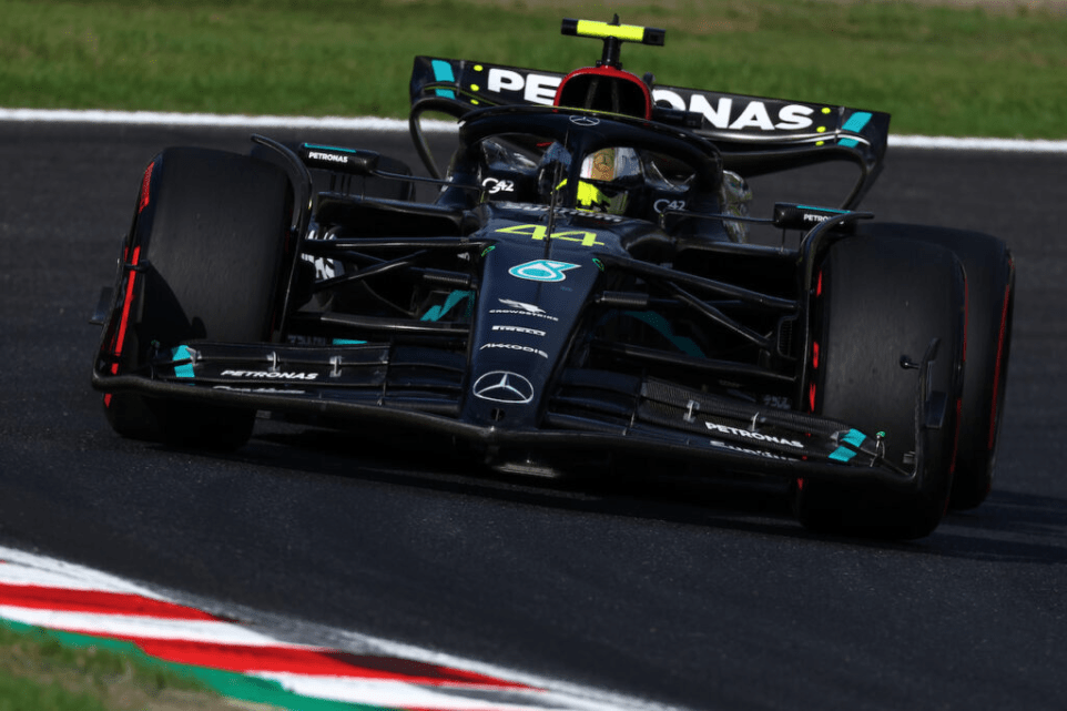 Lewis Hamilton teme che la Mercedes possa non essere in grado di ridurre il deficit di prestazioni nei confronti della Red Bull in tempo per l'inizio della prossima stagione dopo essersi qualificata un secondo dietro di loro in Giappone.