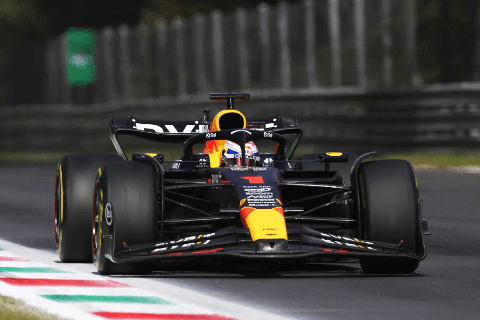 Max Verstappen ha ottenuto la sua decima vittoria consecutiva a Monza. Helmut Marko ha rivelato che il pilota olandese era un po’ teso prima della gara.