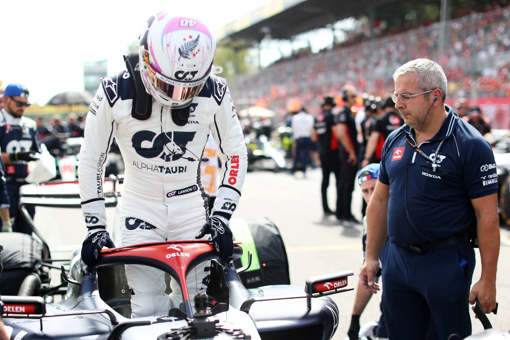 Il consigliere della Red Bull Helmut Marko ha avvertito che la promozione di Liam Lawson dal ruolo di pilota di riserva a quello di pilota ufficiale potrebbe avvenire rapidamente. Il neozelandese è un chiaro candidato al posto dell'AlphaTauri per il 2024 e sia Yuki Tsunoda che, soprattutto, Daniel Ricciardo potrebbero essere in pericolo.