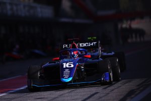 Luke Browning, il pilota più veloce del primo giorno di test F3 a Barcellona