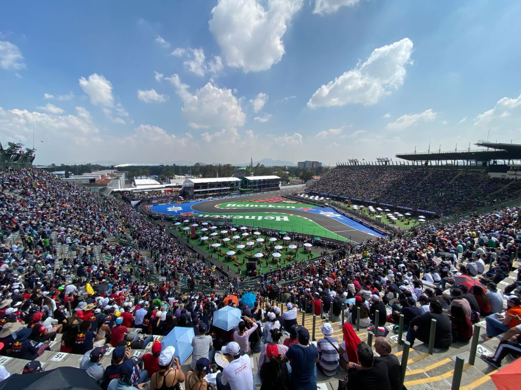 A poche ore dalle sessioni del sabato del GP Messicano, è avvenuta una sparatoria fuori dall'autodromo. Il bilancio sarebbe di un morto e quattro feriti.