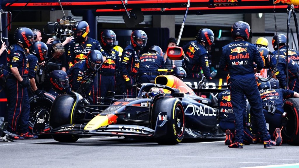 Perez in una sosta ai box 