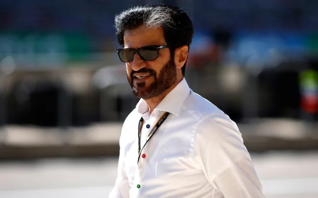 Hamilton invoca la Fia nella speranza di raggiungere Red Bull.