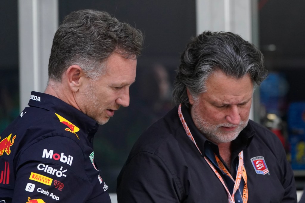 Christian Horner e Andretti in colloquio.