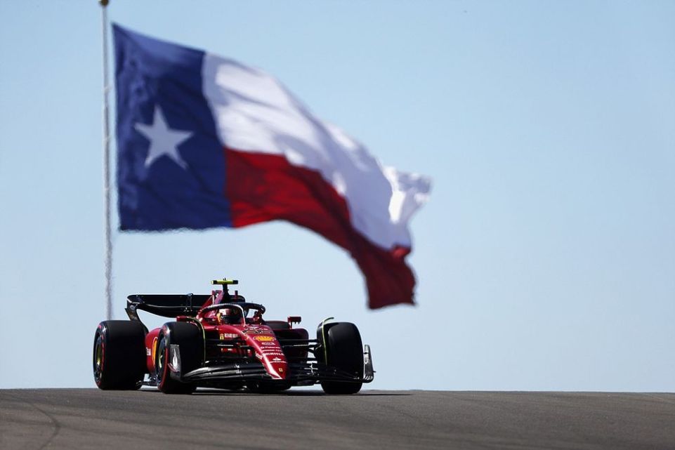 Il pilota Ferrari Carlos Sainz è sicuro di poter tornare competitivo nel Gran Premio in terra statunitense, dopo aver saltato l'ultimo appuntamento in Qatar Il pilota Ferrari Carlos Sainz è sicuro di poter tornare competitivo nel Gran Premio in terra statunitense, dopo aver saltato l'ultimo appuntamento in Qatar