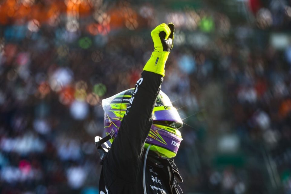 Altro weekend di gara, altra eccezionale prova del 44, classificatosi secondo con il punto addizionale del giro veloce. L'aggiornata W14 batte un colpo sotto le preziose mani del Sir. 