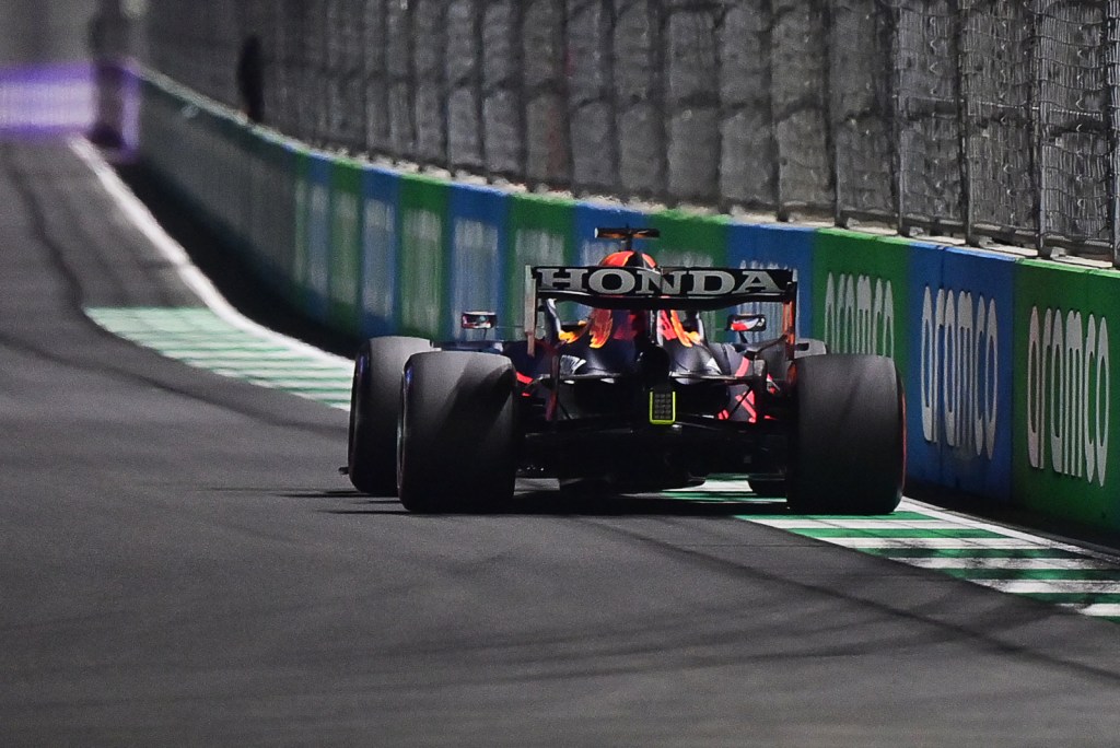 Verstappen a muro nelle qualifiche di Jeddah 2021