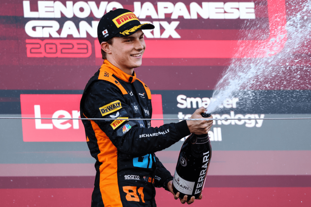 Oscar Piastri ha rinnovato con McLaren nel weekend antecedente al GP del Giappone e si è assicurato il futuro con la squadra almeno fino alla fine del 2026.