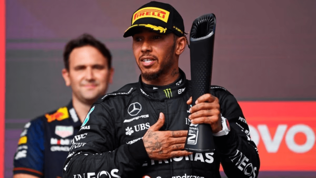 La Mercedes ha accettato la decisione della FIA di squalificare Lewis Hamilton dal Gran Premio degli Stati Uniti a causa dell'eccessiva usura del plank sulla sua vettura.