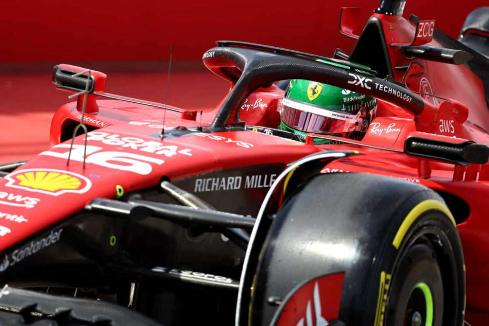 Charles Leclerc rivela di non essersi arrabbiato per aver lasciato passare Carlos Sainz, ma per l'errore strategico che hanno commesso andando su una sosta invece di due.