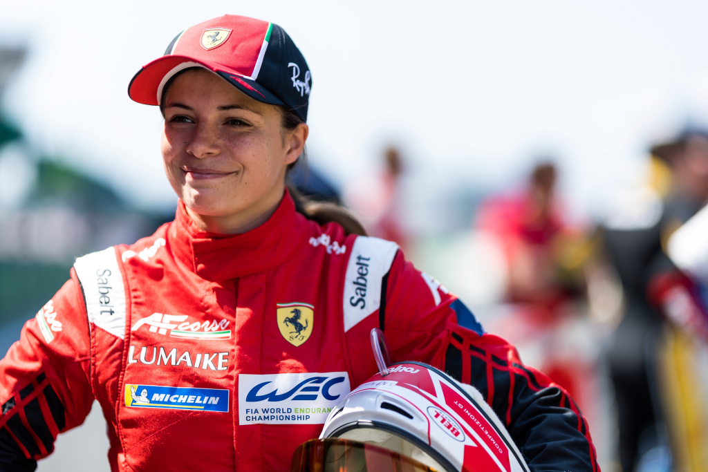 Il russo e la giovane francese saranno al volante della Ferrari 499P per i Rookie Test in Bahrain; tanti i nomi interessanti.
