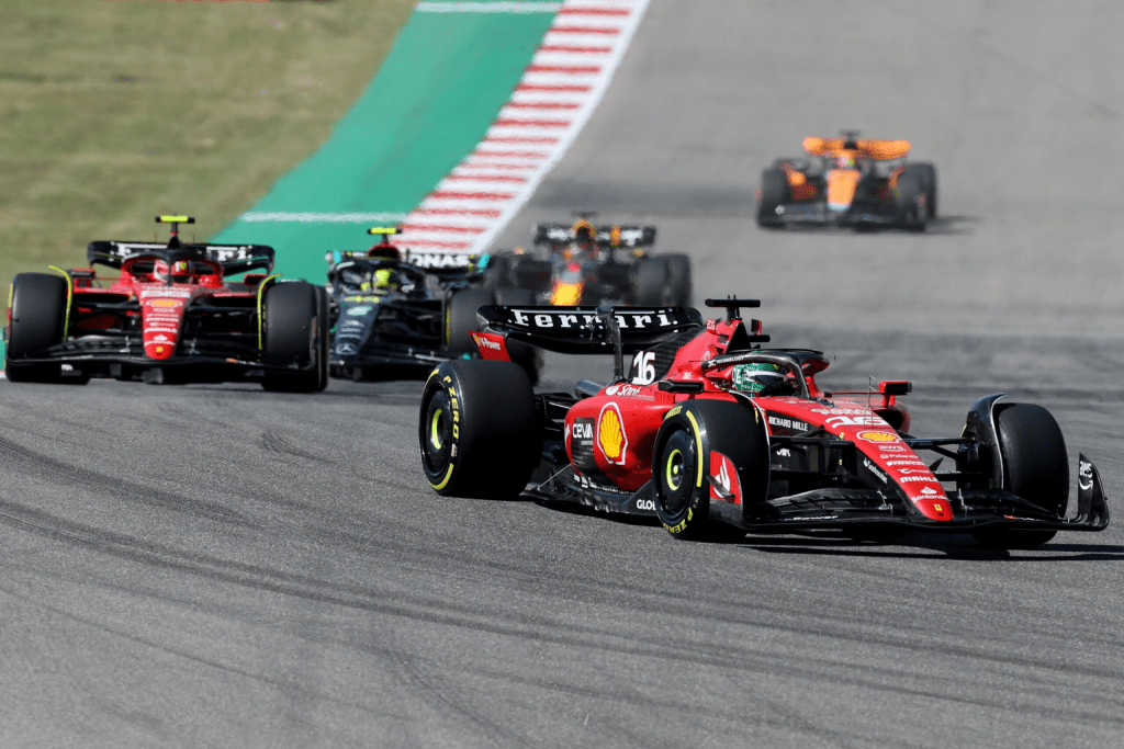 La Ferrari tenterà ancora una volta l'assalto al secondo posto nei costruttori in Messico, visto che a quattro gare dalla fine sono solo 22 i punti che separano il team di Maranello dalla Mercedes in classifica.