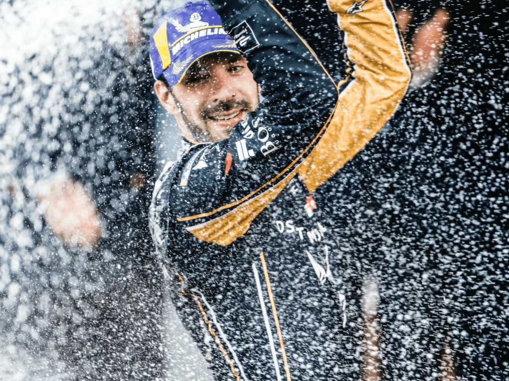 Vergne che festeggia la vittoria a Berna
