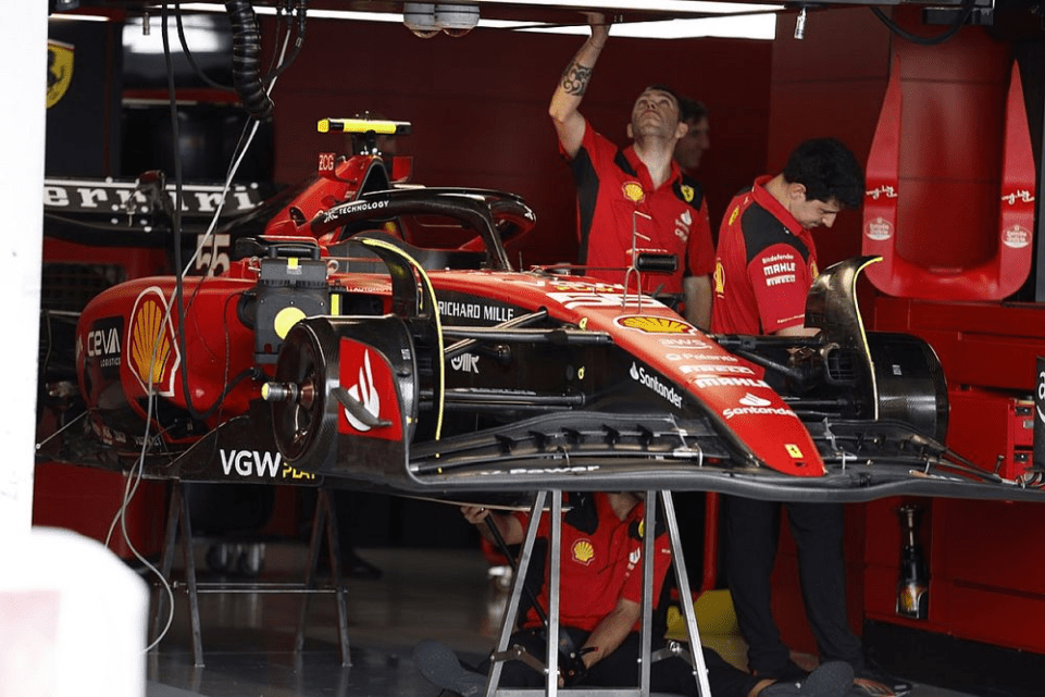 Per coloro che vivono la Ferrari come una fede, questo 2023 è una sorta di calvario continuo, interrotto solo dal miracolo di Singapore, e quanto visto nelle giornate di venerdì e sabato non ha fatto altro che sottolineare quanto a Lusail di miracoli non ne avremmo visti.