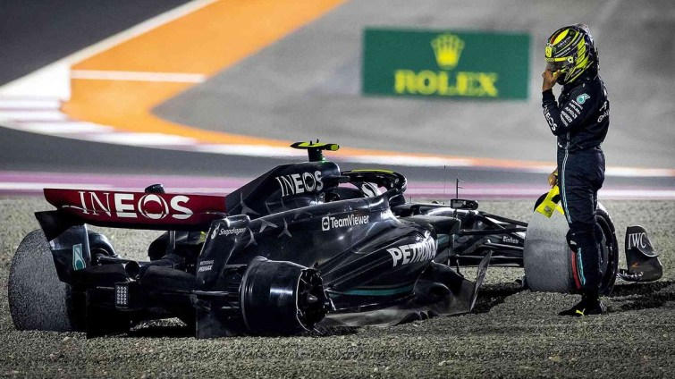 Hamilton ritirato dal GP del Qatar, non sono stati dati ordini di scuderia al via.