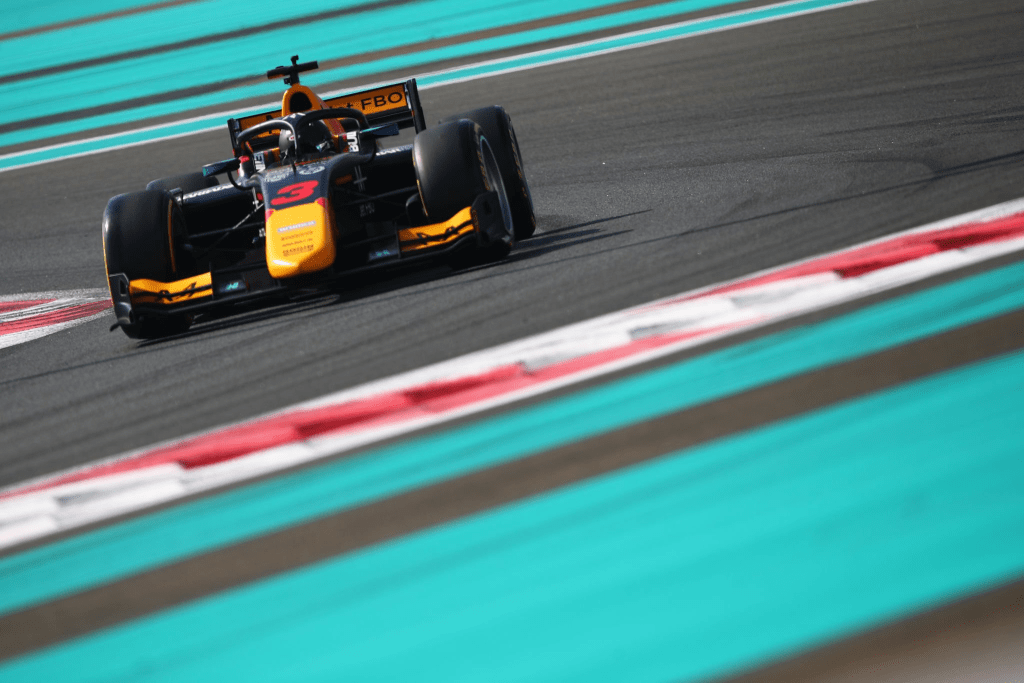 Oliver Bearman è stato il più veloce di tutti nella prima giornata di test, aprendo la strada all’1-2 PREMA davanti ad Andrea Kimi Antonelli.