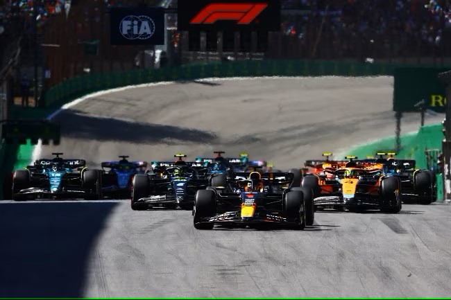 Ciò che è successo durante l'ultimo GP è lo specchio di ciò che sta diventando un monologo per agli appassionati di F1: Max fa così paura?