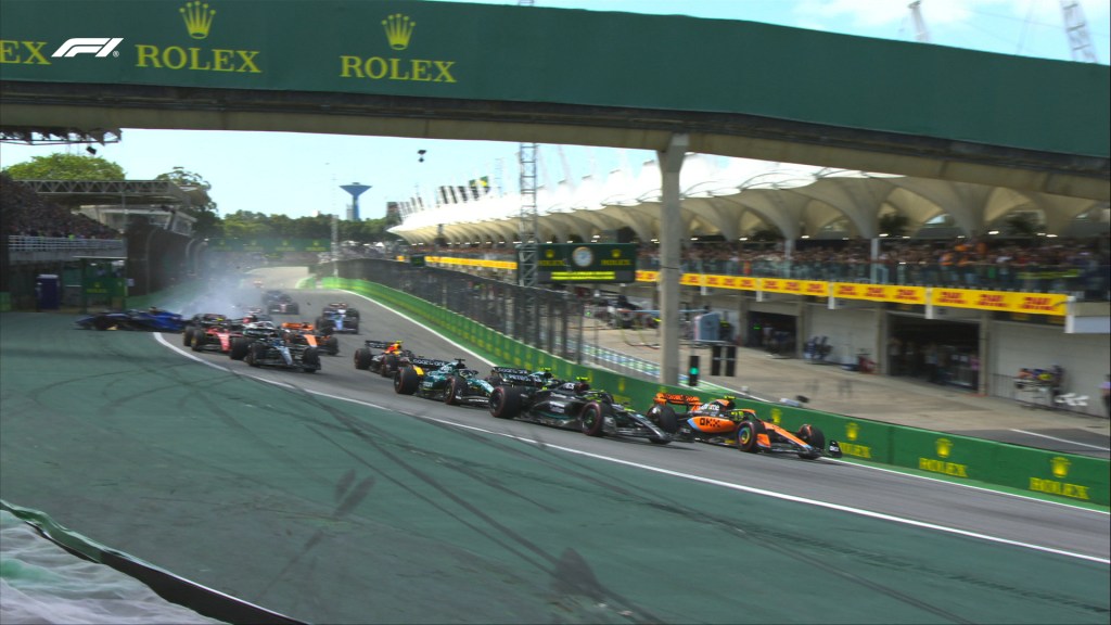 L'incidente al via ad Interlagos
