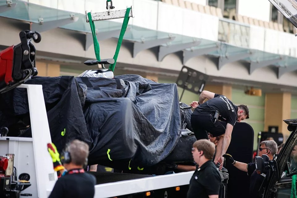 La Mercedes di Russell di rientro ai box dopo l'incidente