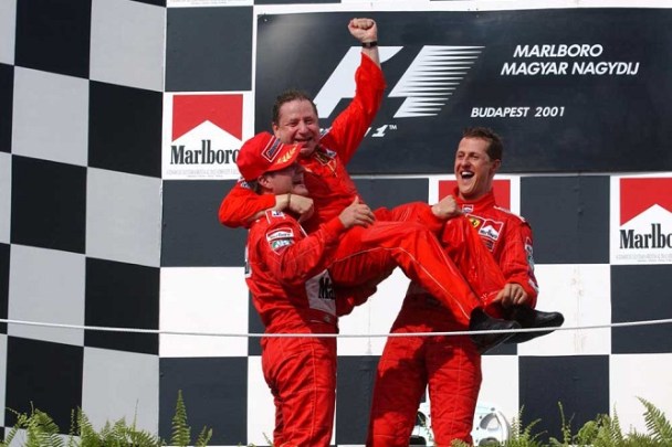 Schumacher e Barrichello festeggiano con Todt ad Ungheria 2001