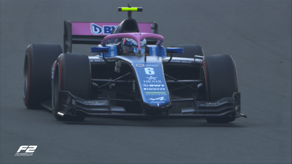 Jack Doohan è stato il più veloce al termine della sessione di qualifiche di Formula 2. Disastro Pourchiare: il francese è solo 14°. Limita i danni Vesti, che con un colpo di reni riesce a risalire fino alla nona posizione.