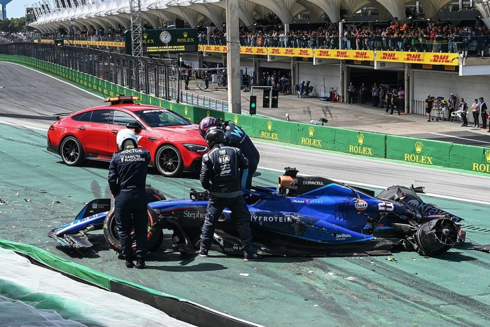 Daniel Ricciardo è frustrato per non essere stato autorizzato a rientrare nel giro di testa alla ripartenza del Gran Premio del Brasile.