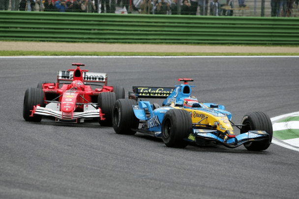 Fernando Alonso è stato coinvolto in una entusiasmante battaglia con Sergio Perez per l'ultimo posto sul podio in Brasile e ha avuto la meglio sul pilota della Red Bull per soli cinque centesimi di secondo sotto la bandiera a scacchi.