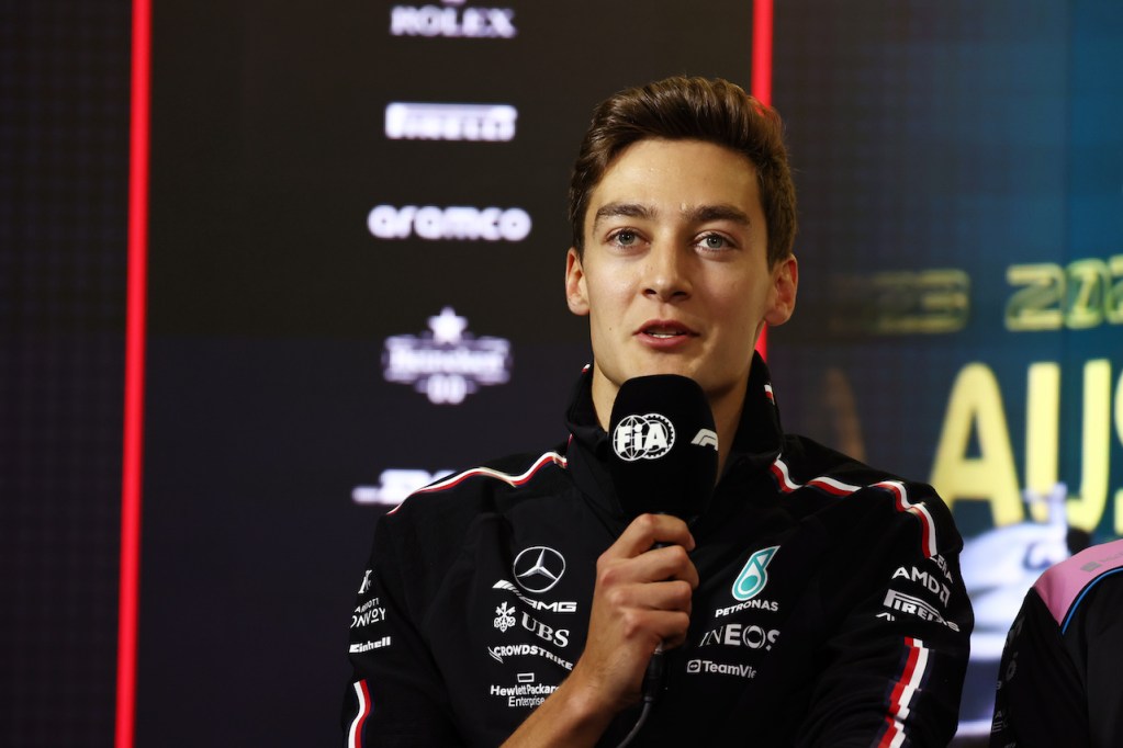 Dopo le vicende della scorsa stagione continua la guerra tra Russell e Max